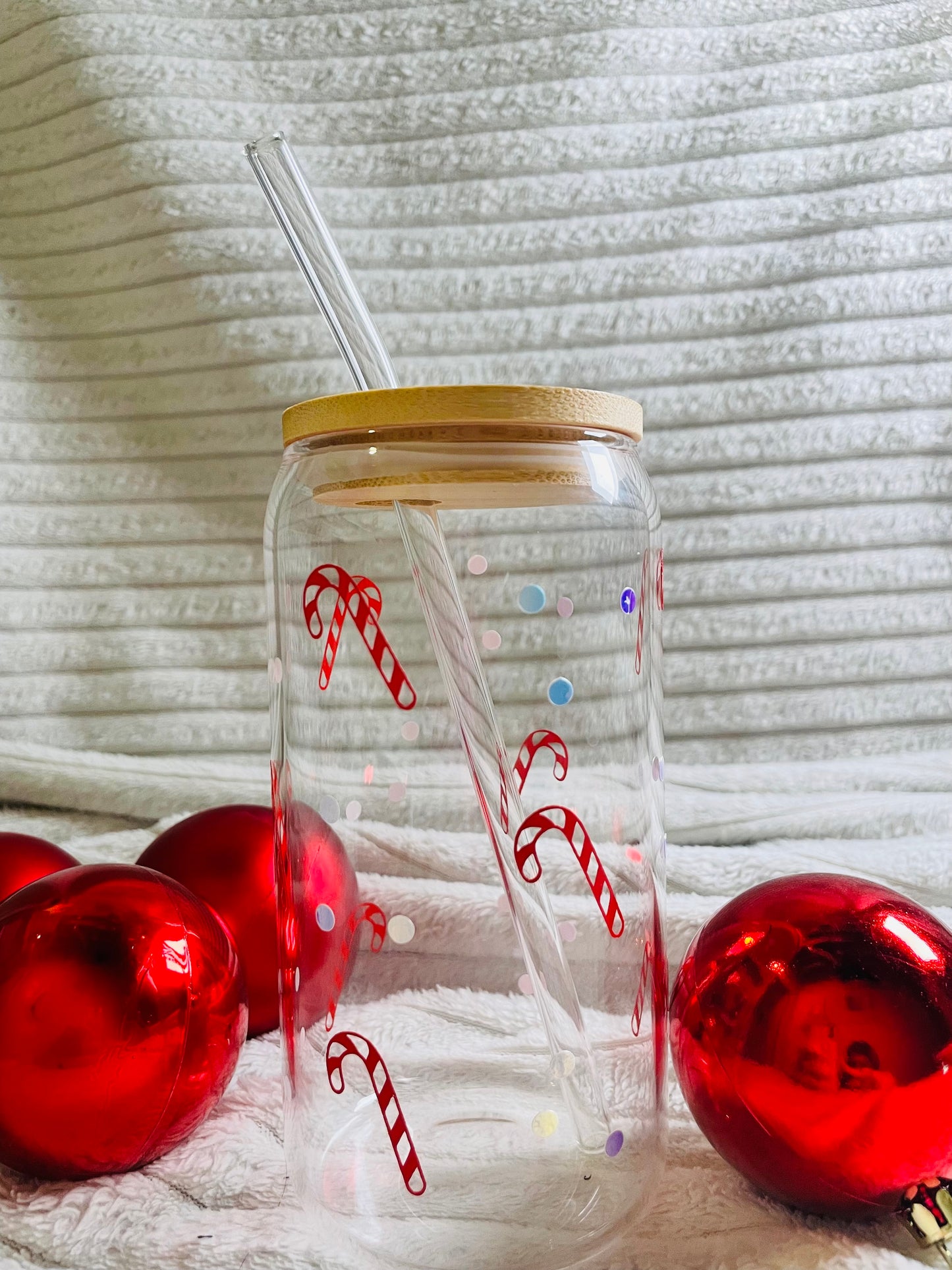 Glas med lock och sugrör