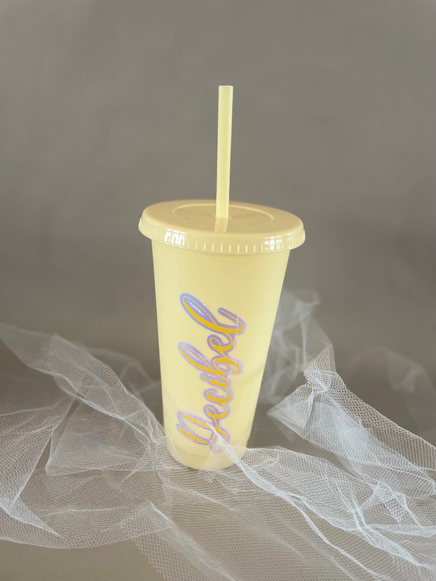 Plastmugg med sugrör