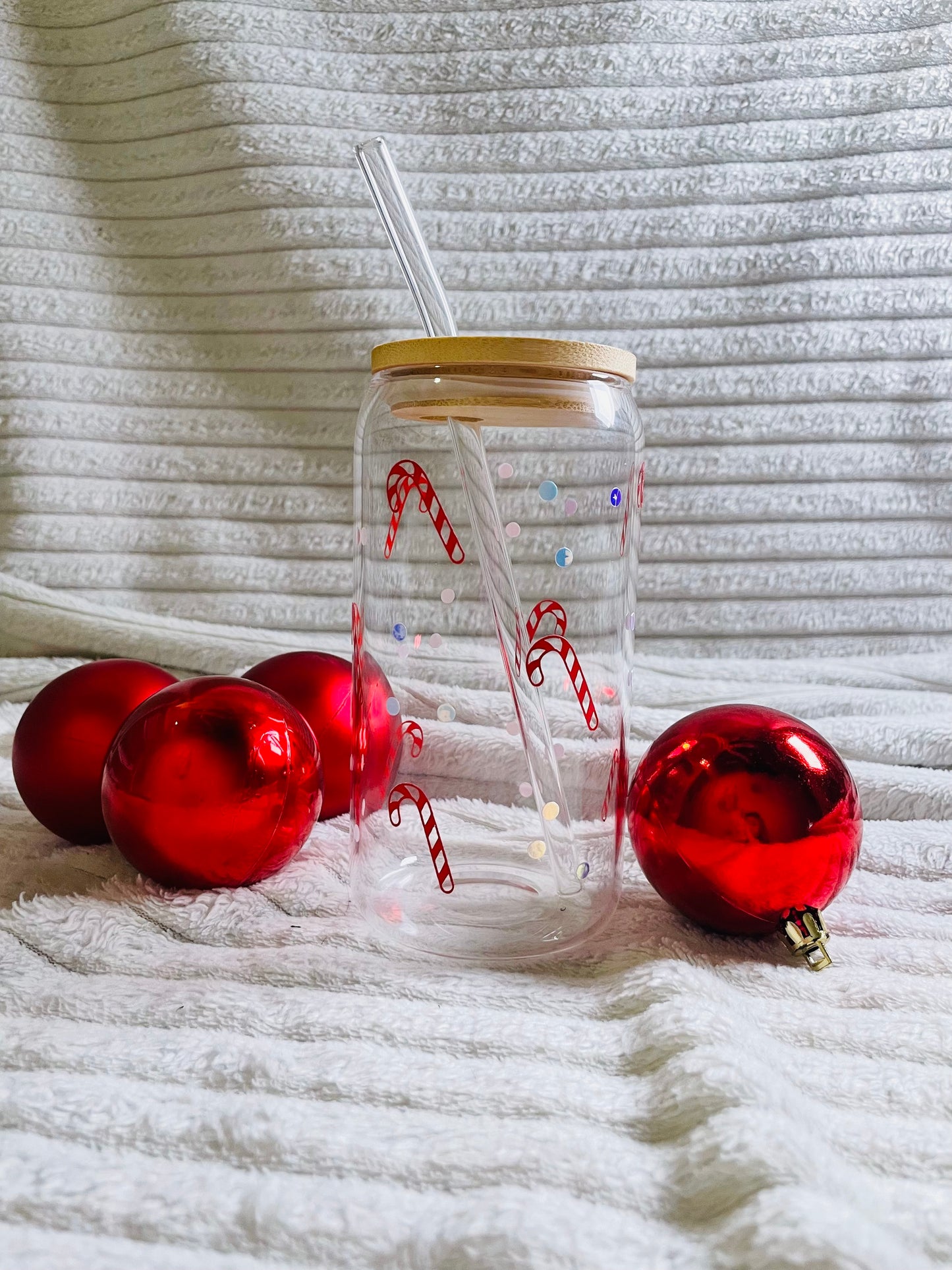 Glas med lock och sugrör